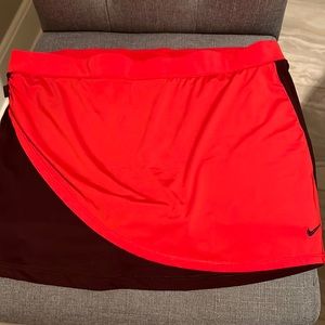 EUC nike women’s large tennis skirt.  Built in shorts.  Worn one or twice.